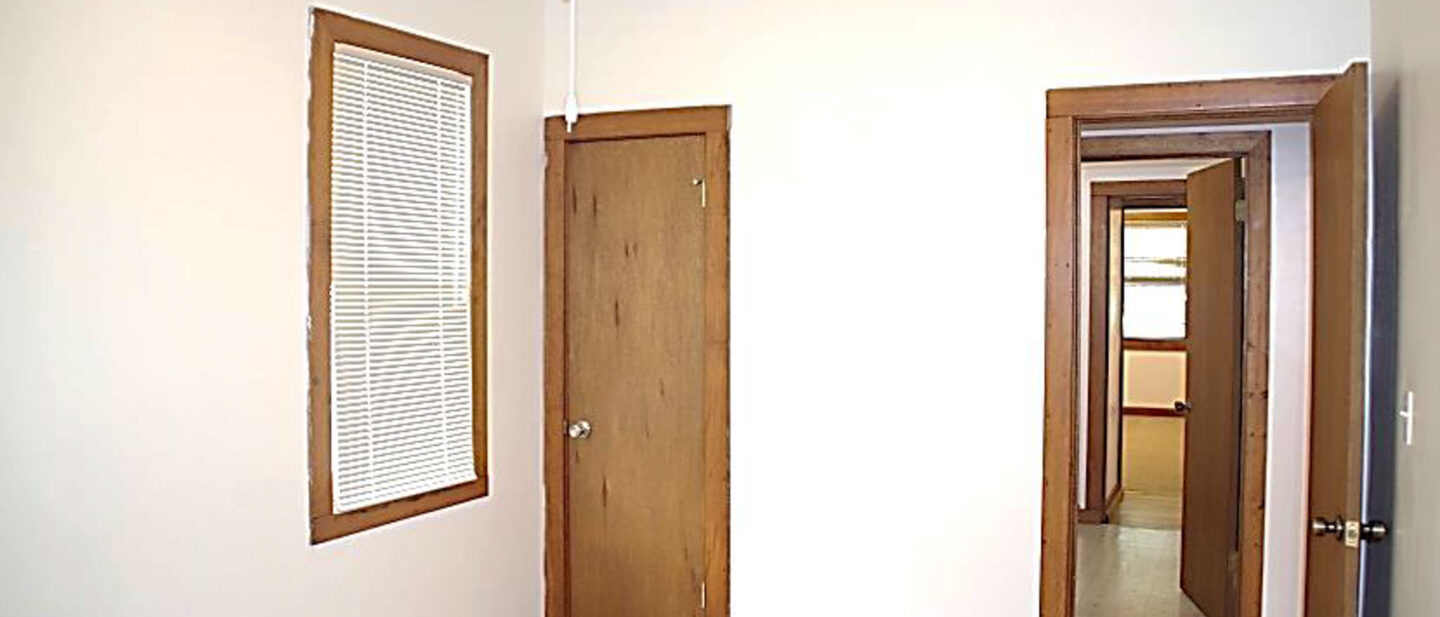 11 Hansen Bedroom side
