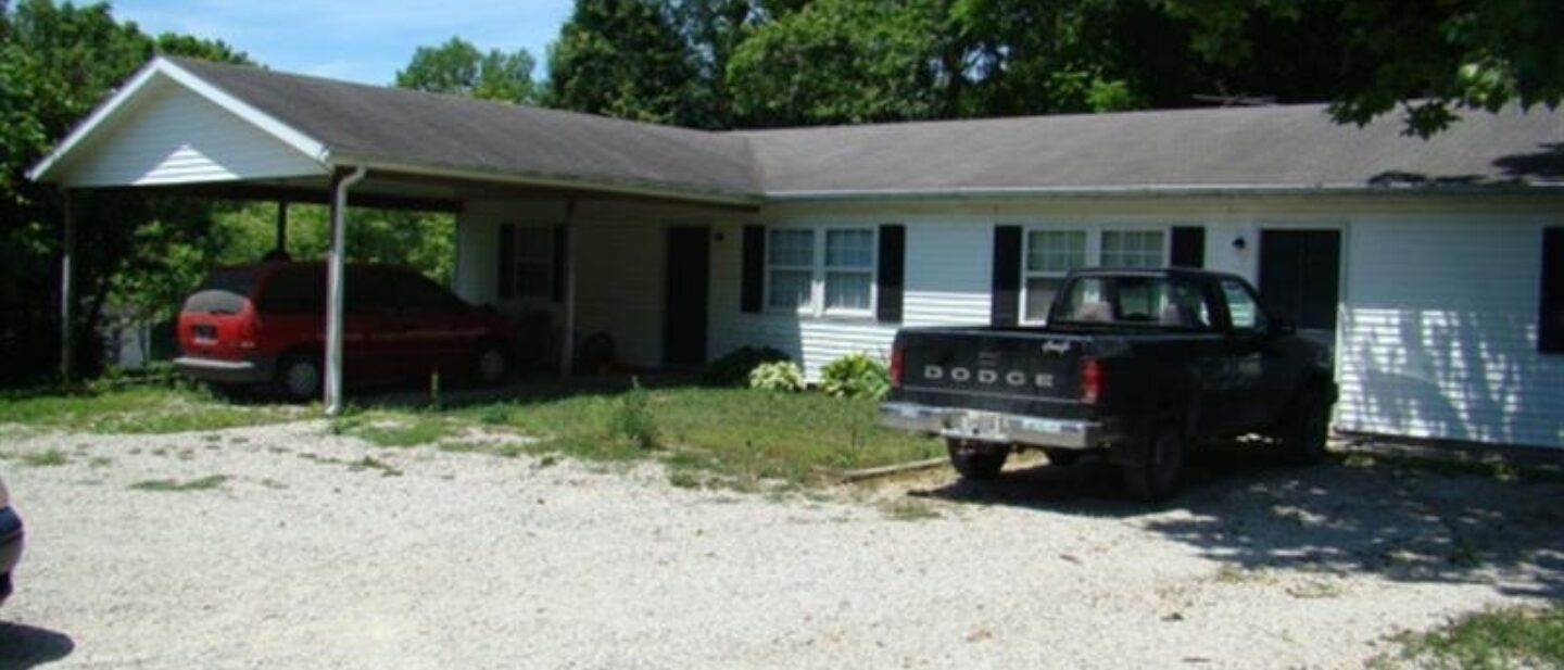 L 2700011 01 house front
