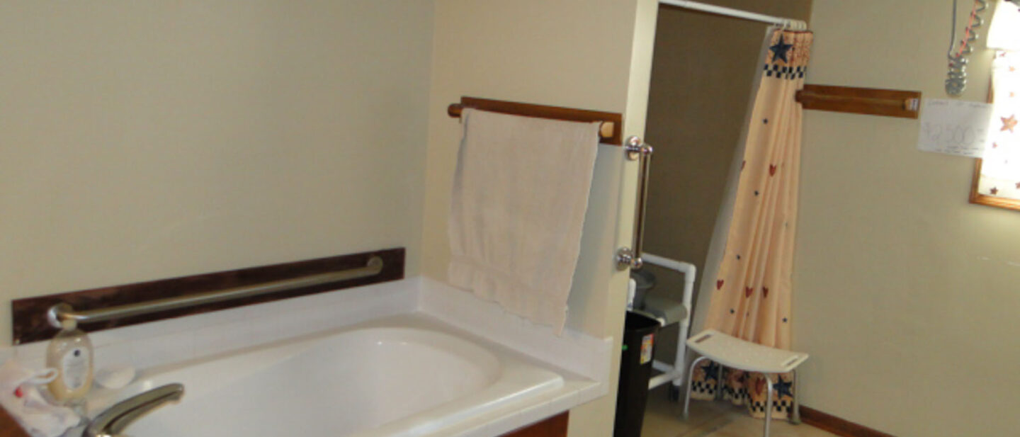 Main Bathroom 1
