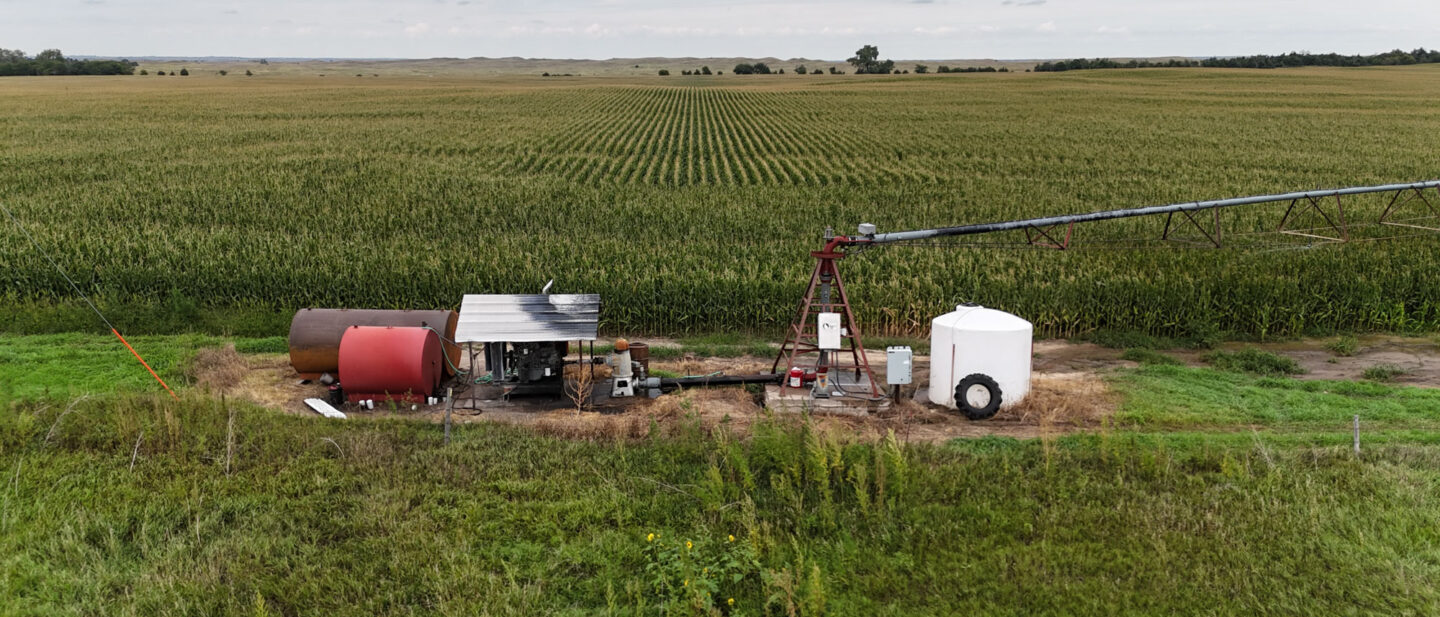 Power unit and pivot